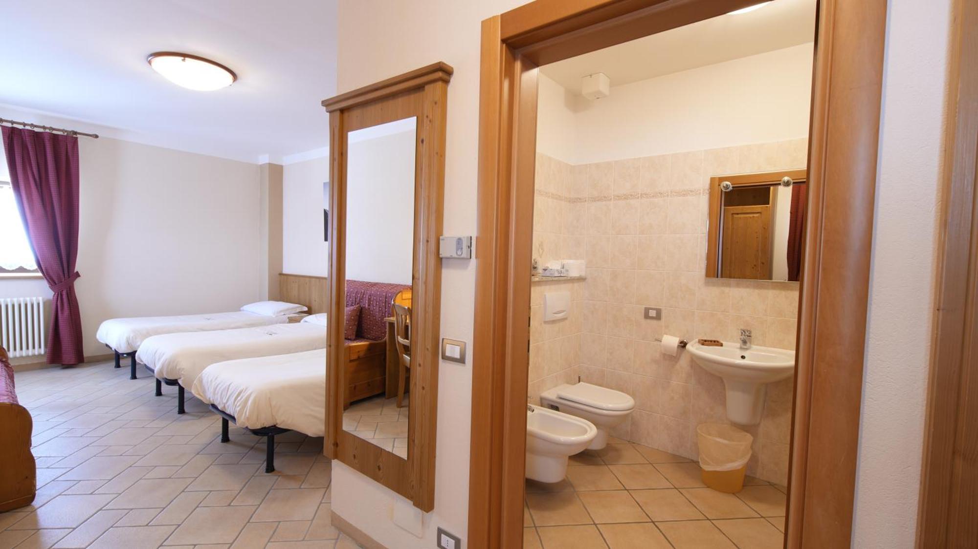 Albergo Ristoro Sitten - 2300 Mt غريسّوني لا ترينيتي المظهر الخارجي الصورة