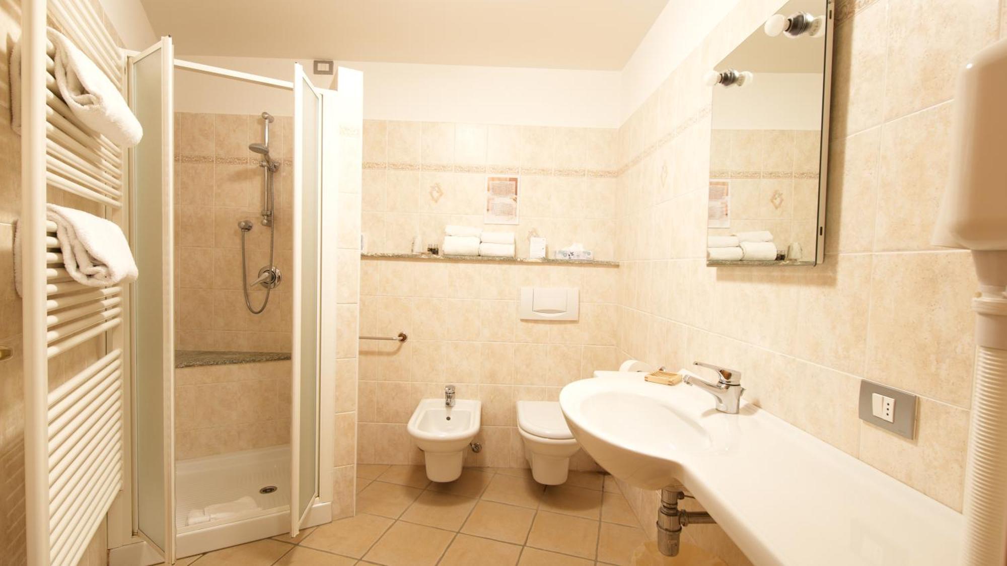 Albergo Ristoro Sitten - 2300 Mt غريسّوني لا ترينيتي المظهر الخارجي الصورة