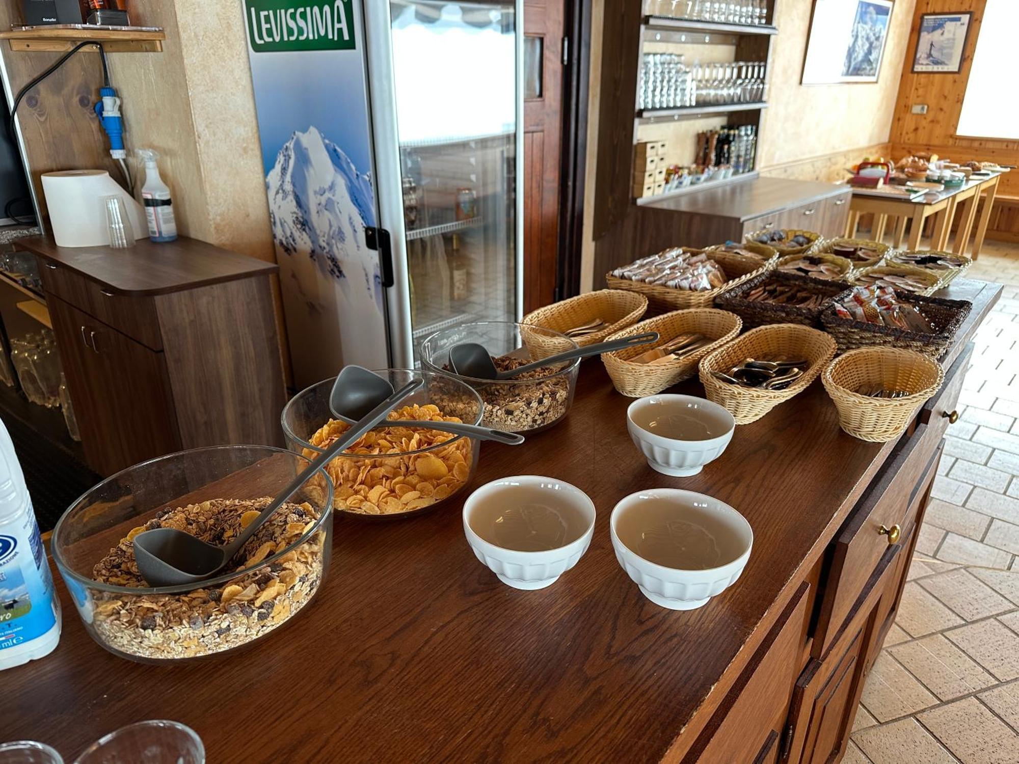 Albergo Ristoro Sitten - 2300 Mt غريسّوني لا ترينيتي المظهر الخارجي الصورة