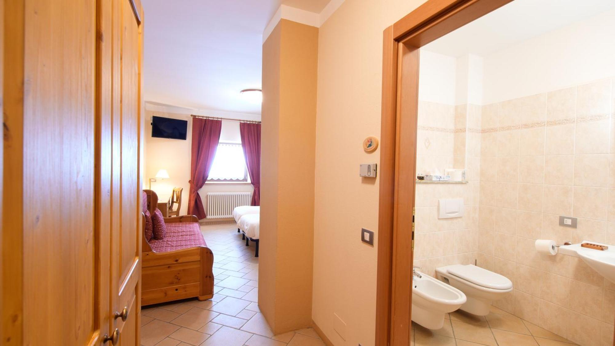Albergo Ristoro Sitten - 2300 Mt غريسّوني لا ترينيتي المظهر الخارجي الصورة