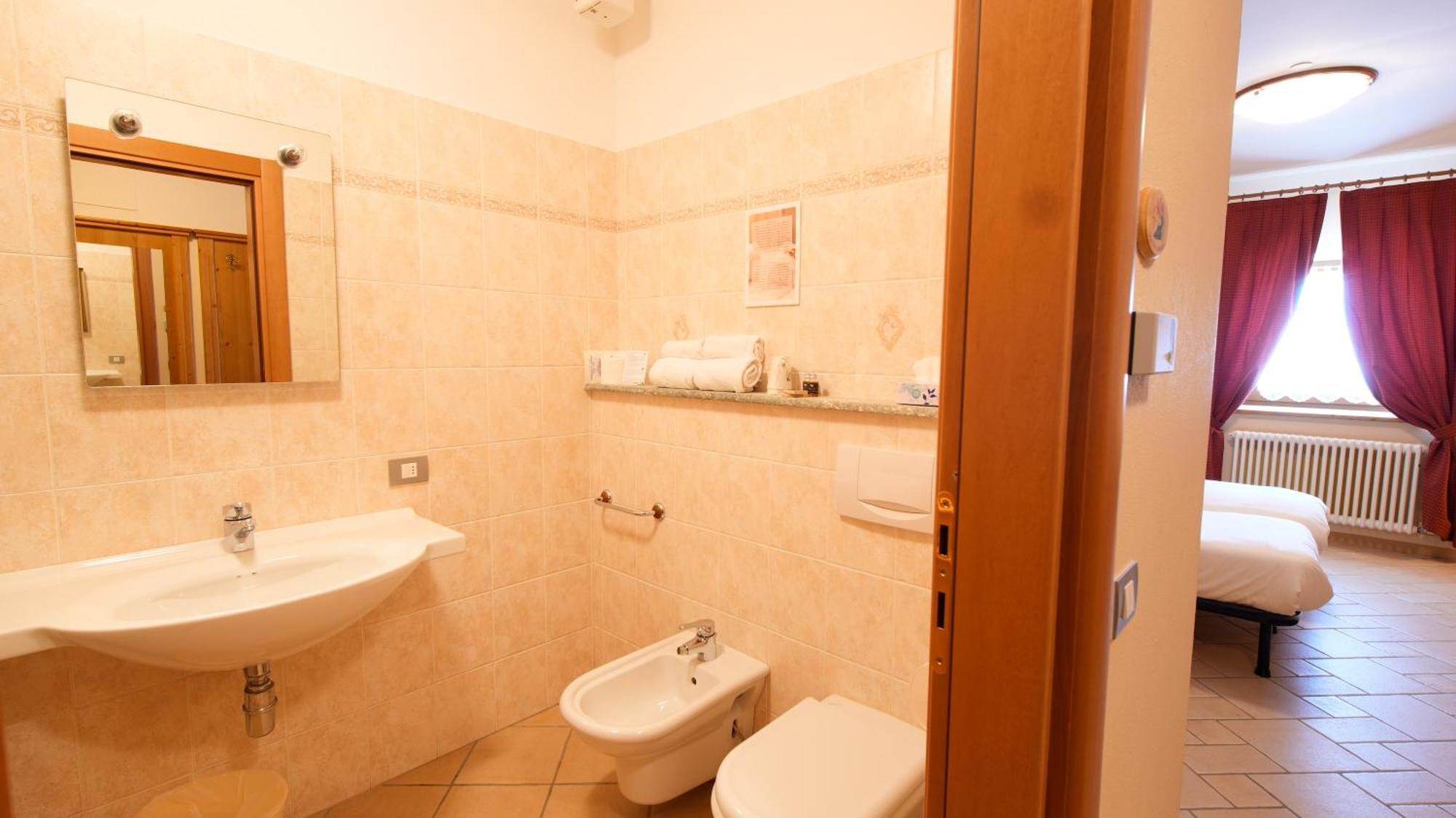Albergo Ristoro Sitten - 2300 Mt غريسّوني لا ترينيتي المظهر الخارجي الصورة